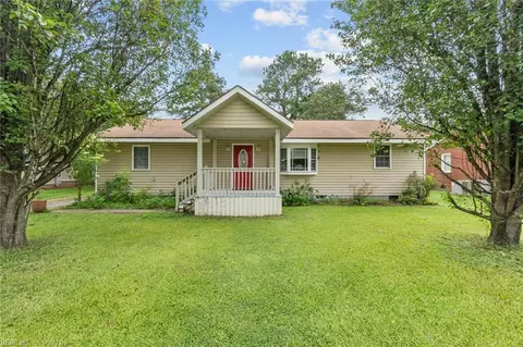 318 Bruce St, Suffolk, VA 23434