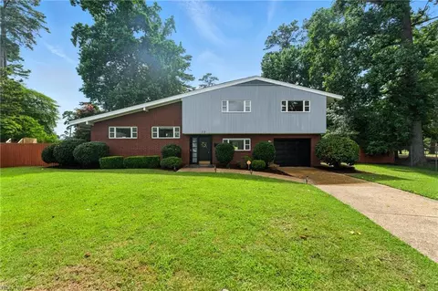 15 Meadow Dr, Newport News, VA 23606