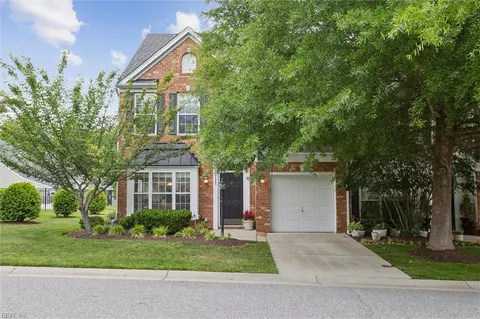 212 Daniels Dr, Yorktown, VA 23690