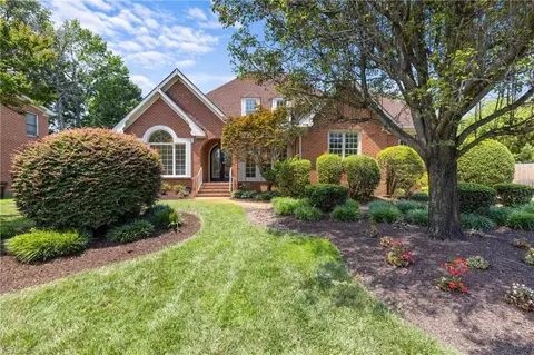 524 Shadow Brooke Dr, Chesapeake, VA 23320
