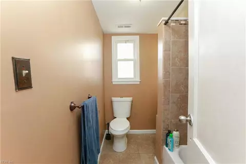 Entry Way - 117 Barksdale Rd, Hampton, VA 23669 photo 4 of 4