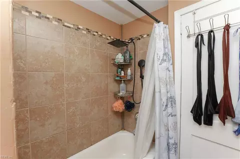 Bath - 117 Barksdale Rd, Hampton, VA 23669 photo 4 of 4
