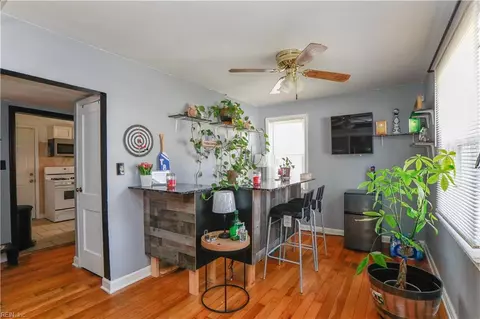 Entry Way - 117 Barksdale Rd, Hampton, VA 23669 photo 2 of 4