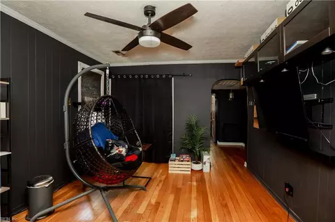 Entry Way - 117 Barksdale Rd, Hampton, VA 23669 photo 3 of 4