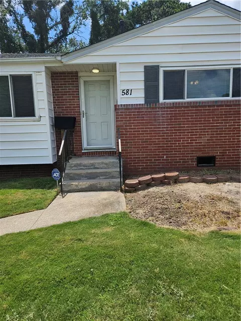 581 Lavender Ln, Virginia Beach, VA 23462
