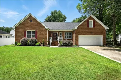 536 Lake Crest Dr, Chesapeake, VA 23322