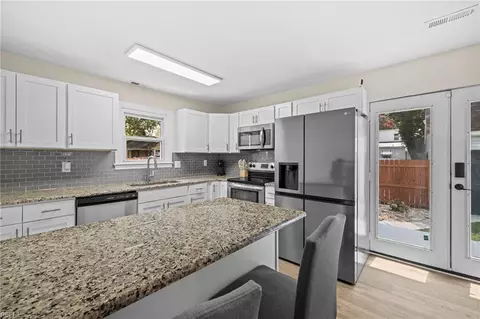 30 Davis St, Portsmouth, VA 23702