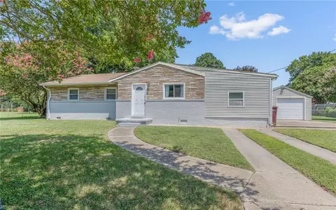 408 Oaklette Dr, Chesapeake, VA 23325