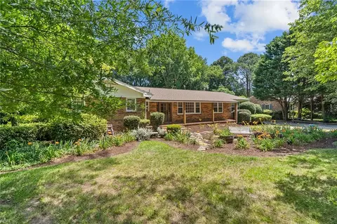 4712 Thoroughgood Dr, Virginia Beach, VA 23455