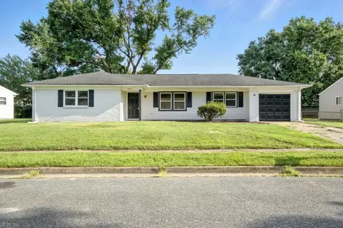 3205 Tournament Dr, Chesapeake, VA 23323