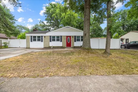 3133 Aaron Dr, Chesapeake, VA 23323