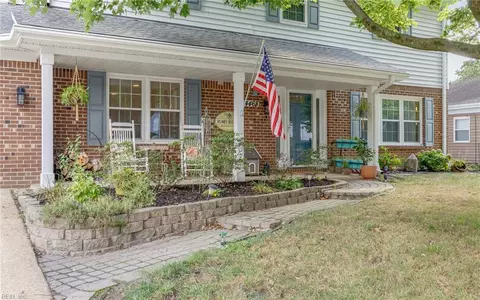 4468 Smokey Lake Dr, Virginia Beach, VA 23462