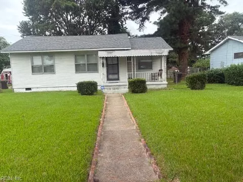 106 Median Cir, Portsmouth, VA 23701
