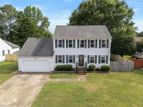 813 Kemp Meadow Dr, Chesapeake, VA 23320
