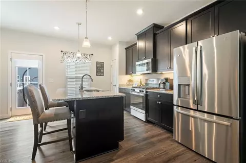 1726 Defiance Dr, Chesapeake, VA 23323