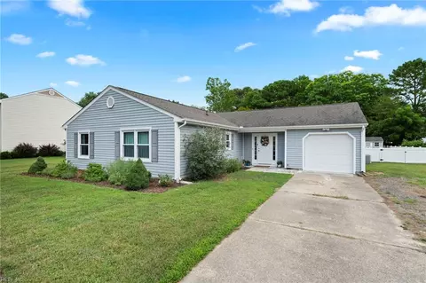 210 Azalea Dr, Smithfield, VA 23430