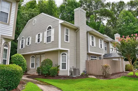 1449 Shortleaf Ln, Chesapeake, VA 23320
