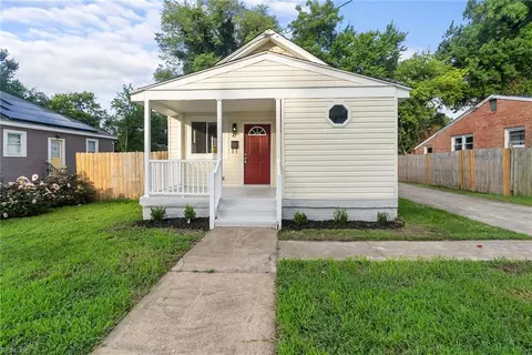 21 W Kelly Ave, Hampton, VA 23663
