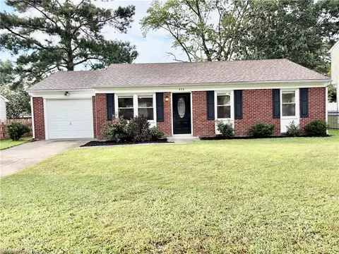 939 Red Oak Cir, Newport News, VA 23608