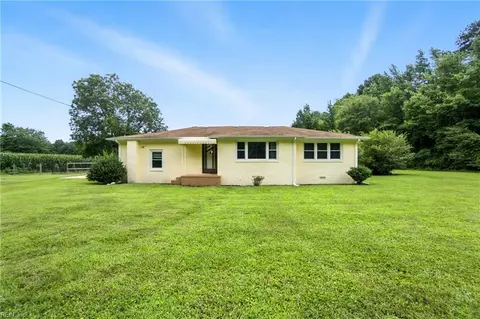 2304 Manning Rd, Suffolk, VA 23434