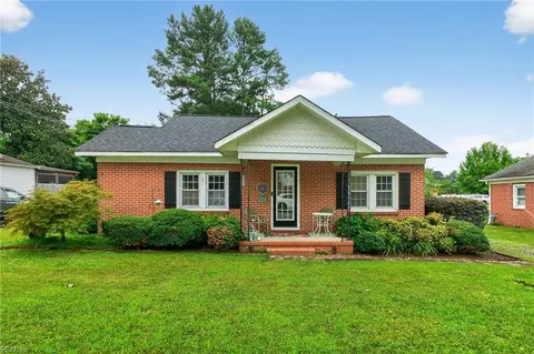 1511 Griggs St, Suffolk, VA 23434