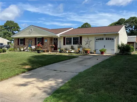 2748 S Nansemond Dr, Suffolk, VA 23435