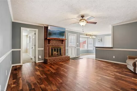 22 Cordova Dr, Hampton, VA 23666