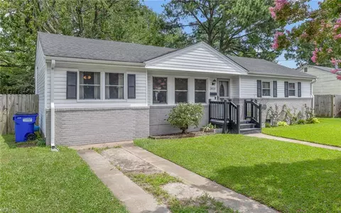 8020 Meadow Creek Rd, Norfolk, VA 23518