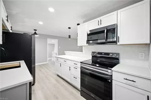 916 Deep Creek Blvd, Chesapeake, VA 23323