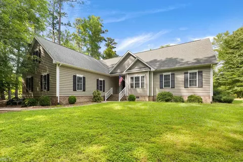 136 Beechwood Dr, Franklin, VA 23851