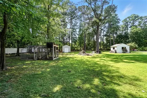 Exterior - 140 Higgins Ln, Hampton, VA 23664 photo 8 of 11