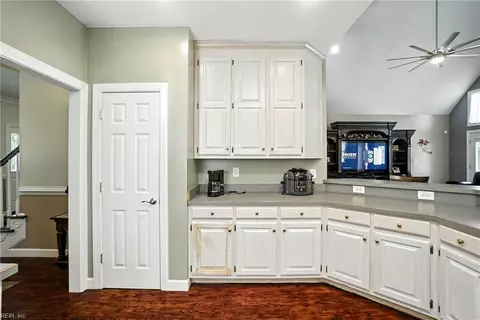 Kitchen - 140 Higgins Ln, Hampton, VA 23664 photo 3 of 3