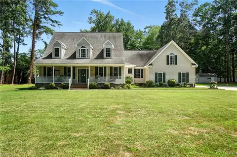 Exterior - 140 Higgins Ln, Hampton, VA 23664 photo 2 of 11