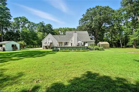 Exterior - 140 Higgins Ln, Hampton, VA 23664 photo 6 of 11