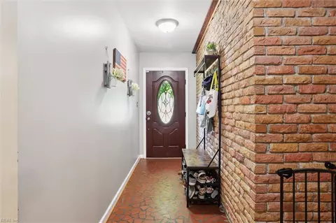 Entry Way - 81 Brogden Ln, Hampton, VA 23666 photo 2 of 2