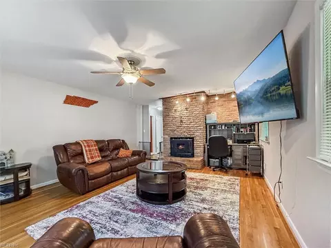 Living - 81 Brogden Ln, Hampton, VA 23666 photo 4 of 4