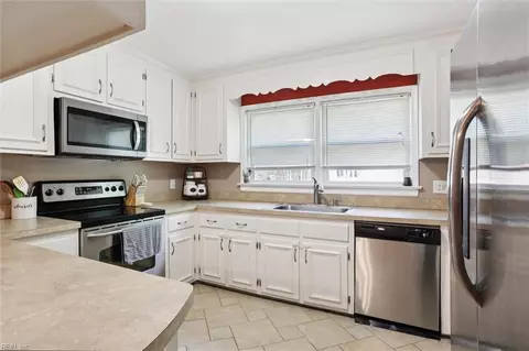Kitchen - 81 Brogden Ln, Hampton, VA 23666 photo 2 of 3