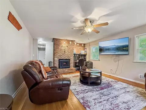 Living - 81 Brogden Ln, Hampton, VA 23666 photo 3 of 4