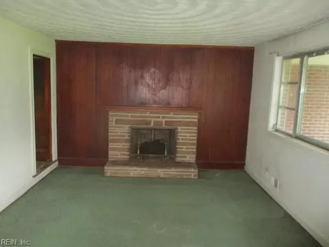 4052 Sunkist Rd, Chesapeake, VA 23321 photo 2