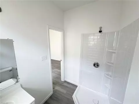 Bath - 1325 Bethel Ave, Hampton, VA 23669 photo 3 of 4