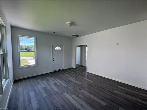 Living - 1325 Bethel Ave, Hampton, VA 23669 photo 2 of 3