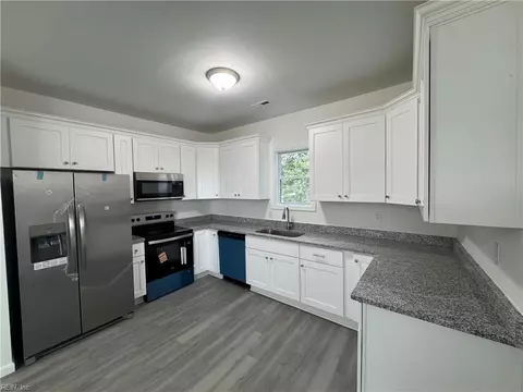 Kitchen - 1325 Bethel Ave, Hampton, VA 23669 photo 2 of 3