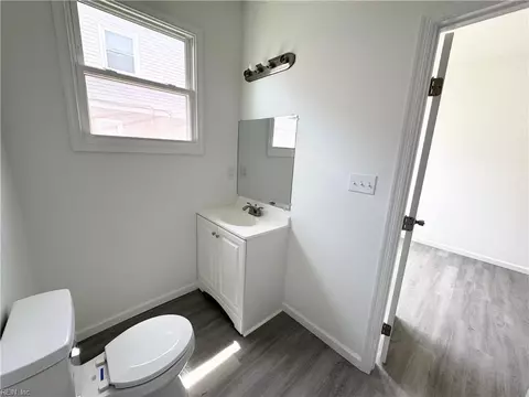 Bath - 1325 Bethel Ave, Hampton, VA 23669 photo 2 of 4