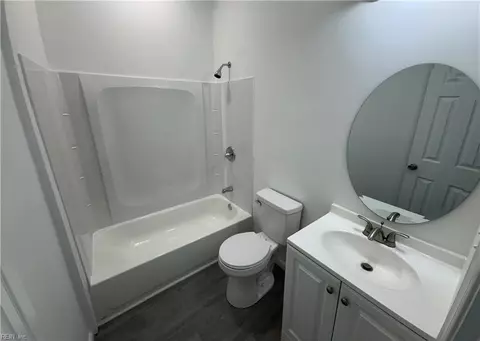Bath - 1325 Bethel Ave, Hampton, VA 23669 photo 4 of 4