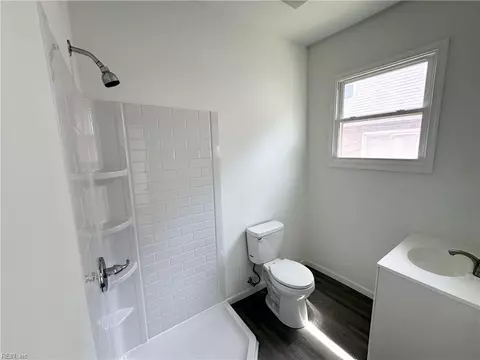 Bath - 1325 Bethel Ave, Hampton, VA 23669 photo 1 of 4