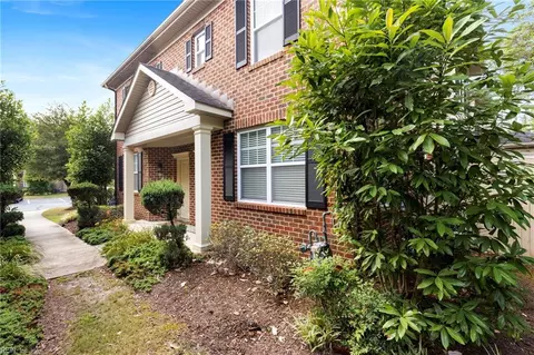348 Holyoke Ln #23, Chesapeake, VA 23320