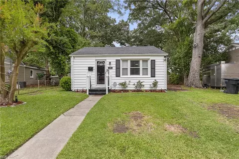 57 W Pollux Cir, Portsmouth, VA 23701