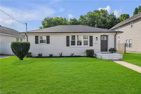 2042 Stonehurst St, Chesapeake, VA 23324