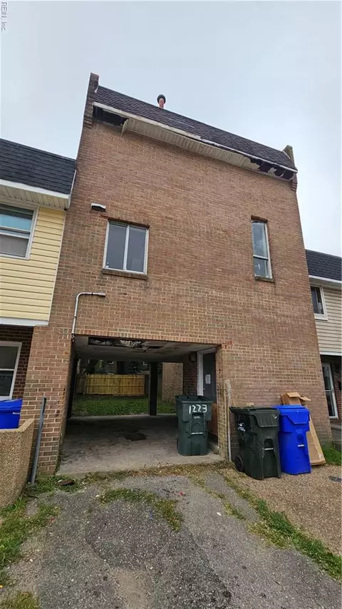 1221 Curie Ct, Norfolk, VA 23513
