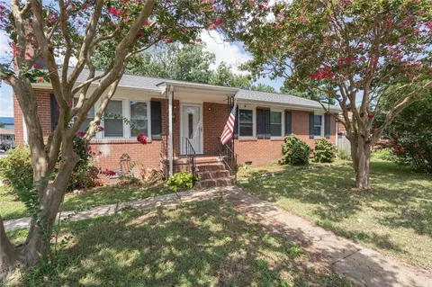 2530 Effingham St, Portsmouth, VA 23704